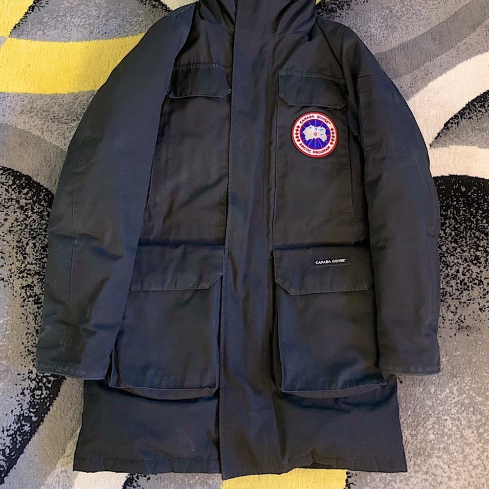 Canada goose size small